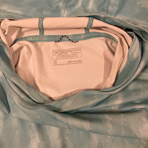 W's Patagonia Sun Shirt Hoodie - Picture 5 of 7